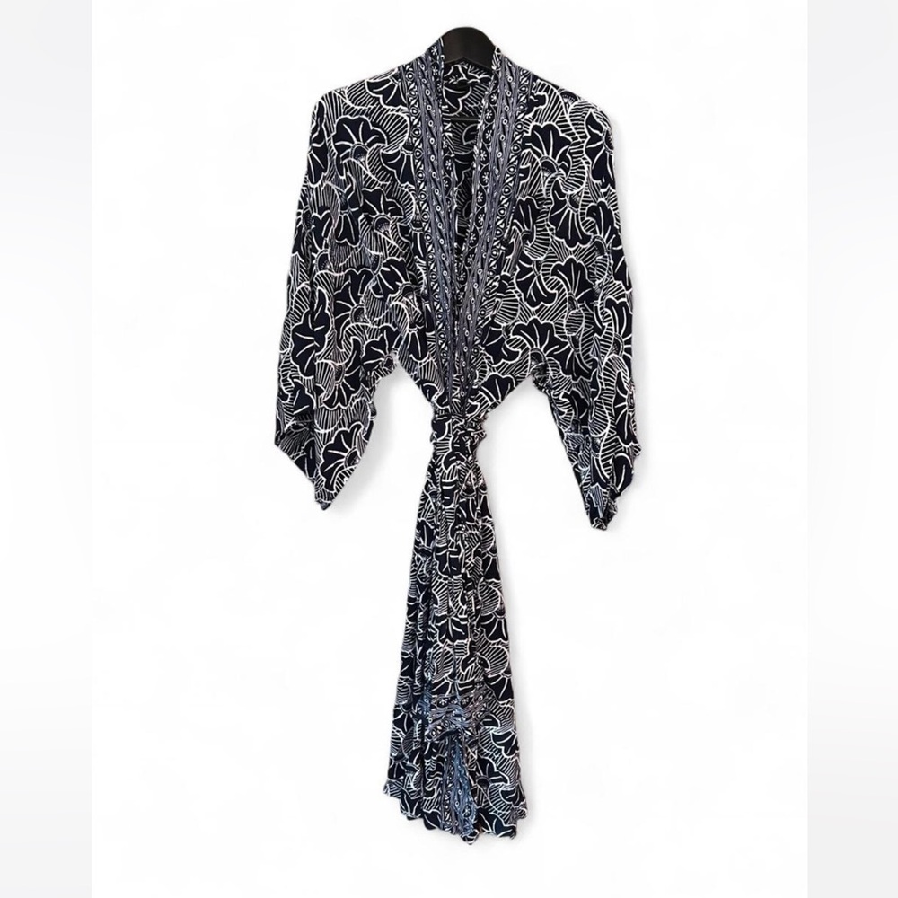 Elegant Navy and White Floral Women's Kimono Robe